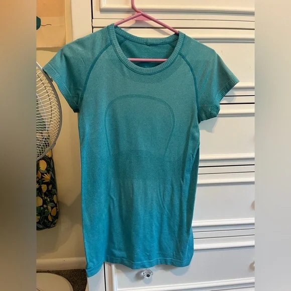 Lululemon Aqua/blue Swiftly Tech T shirt- Regular Length, Size 6 - Picture 1 of 2